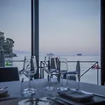 Eight Paraggi 호텔