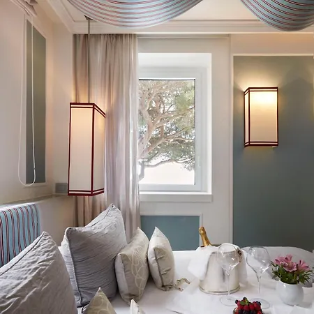 Hotel Eight Paraggi 5*