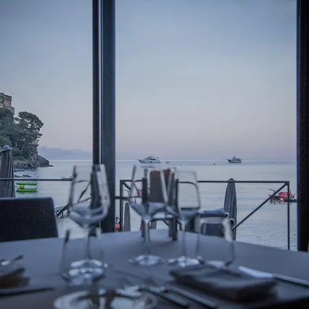 Eight Paraggi Hotel