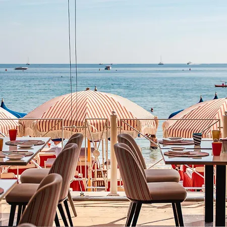 Eight Paraggi Hotel