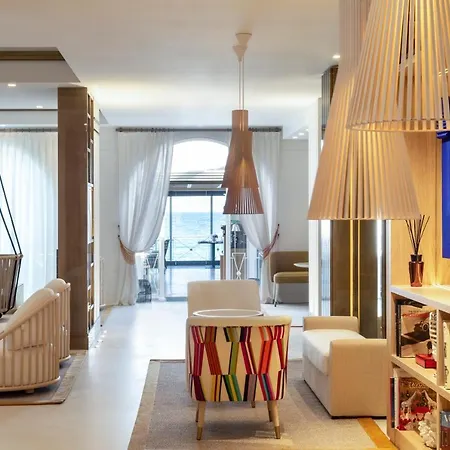 Eight Paraggi Hotel
