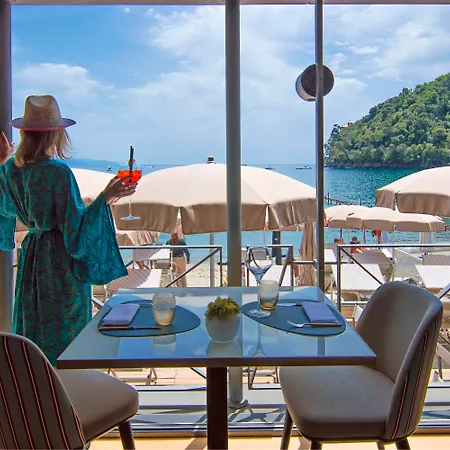Eight Paraggi Hotel
