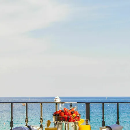 Eight Paraggi Hotel