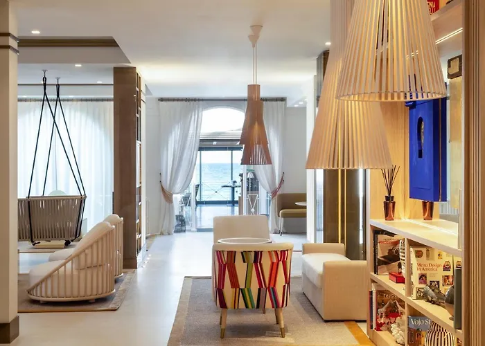 Eight Paraggi Hotell