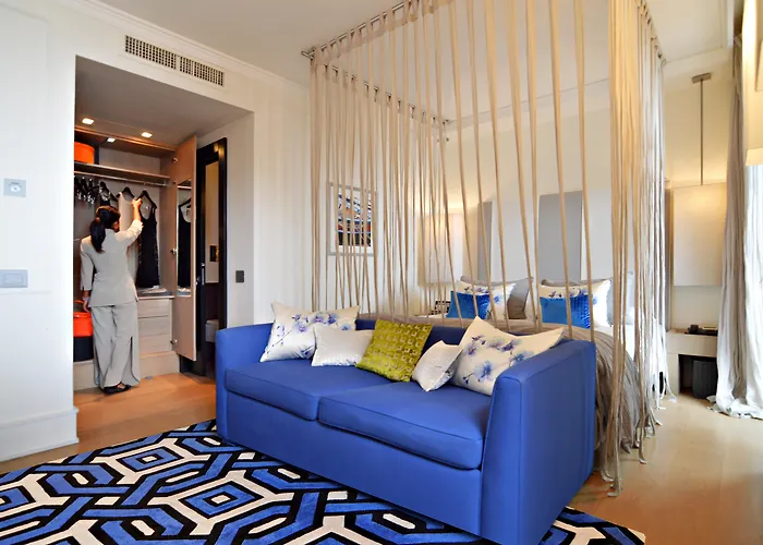 Eight Paraggi Hotell