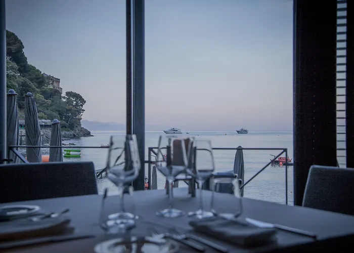 Eight Paraggi Hotell