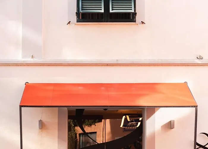 Eight Paraggi Hotell 5*